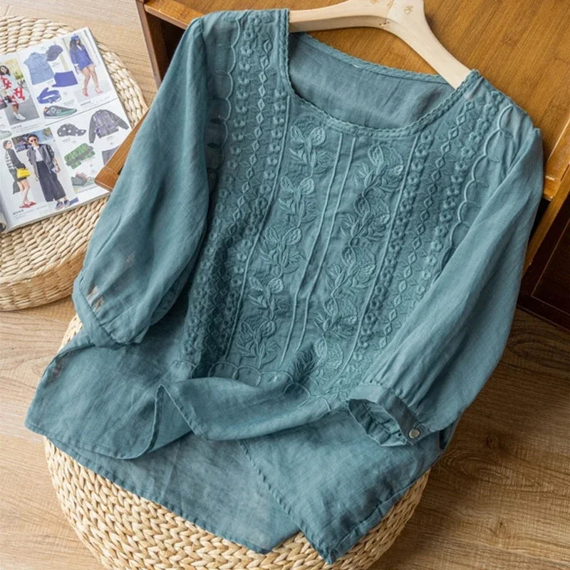 Clarisse | Zomers geborduurd linnenblouse