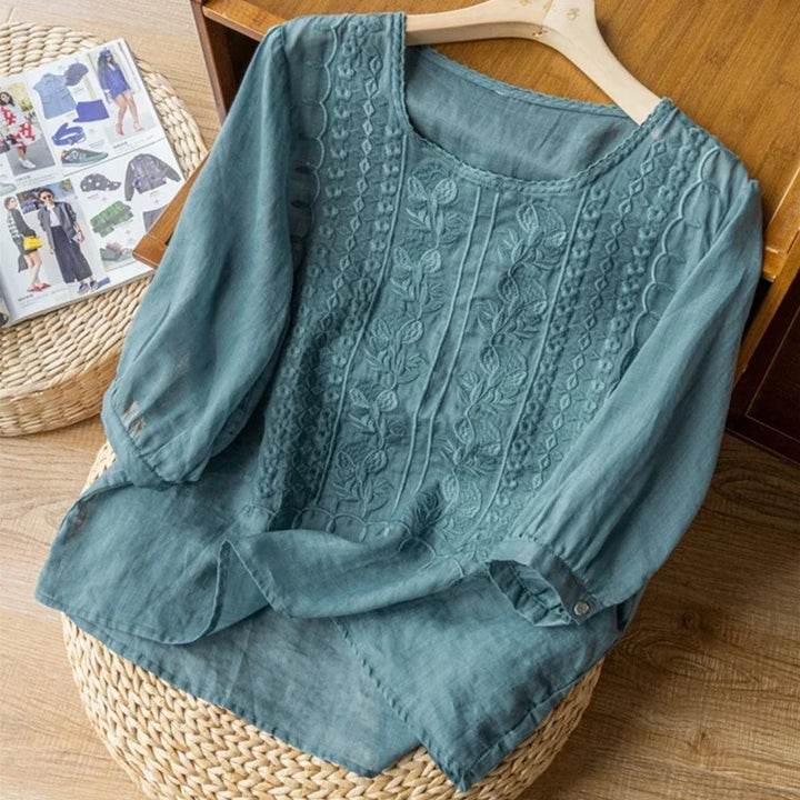 Clarisse | Zomers geborduurd linnenblouse